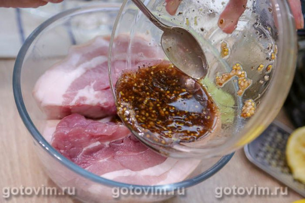 Свиная грудинка с горчицей, лимоном и мятой в духовке Свиная грудинка с горчицей, лимоном и мятой в духовке