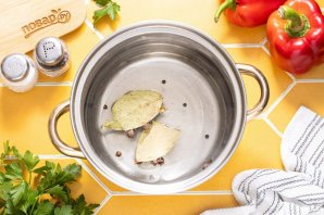 Маринованный болгарский перец с чесноком Маринованный болгарский перец с чесноком